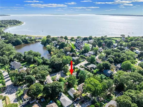 55 Chachapacasset Rd, Barrington, RI 02806