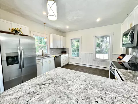 1415 New London Ave, Cranston, RI 02920