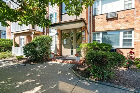 25 Bullocks Point Ave #5A, East Providence, RI 02915