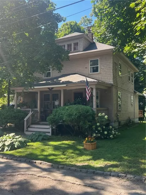 65 Spruce St, Warwick, RI 02886