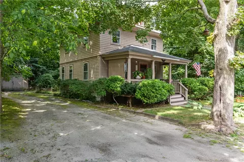 65 Spruce St, Warwick, RI 02886 photo 3