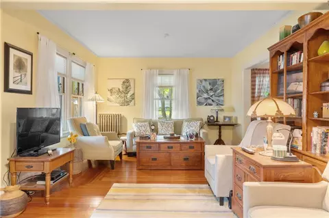 65 Spruce St, Warwick, RI 02886 photo 9