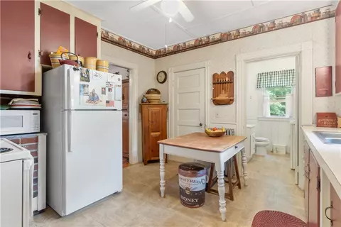 65 Spruce St, Warwick, RI 02886 photo 14