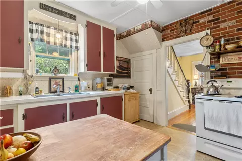 65 Spruce St, Warwick, RI 02886 photo 18