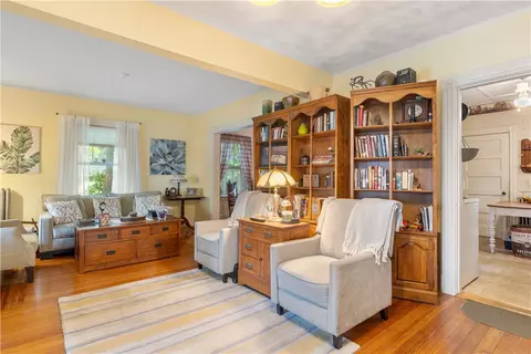 65 Spruce St, Warwick, RI 02886 photo 8