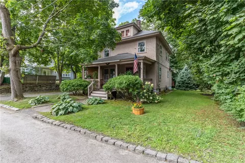 65 Spruce St, Warwick, RI 02886 photo 2