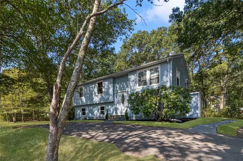 1 Quiet Oak Dr, Hopkinton, RI 02808