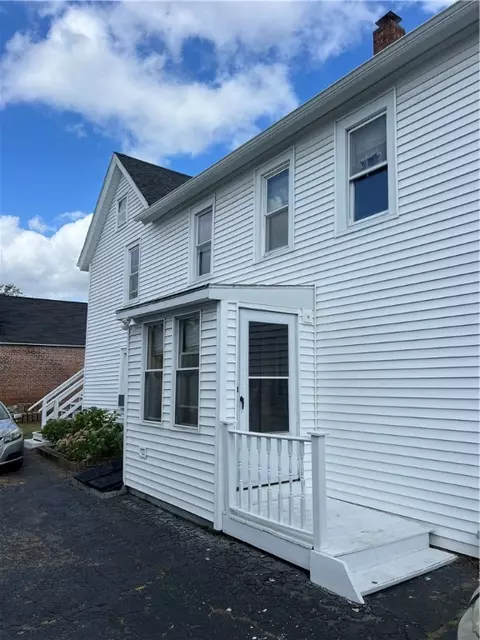 65 Pleasant St, Westerly, RI 02891 photo 5