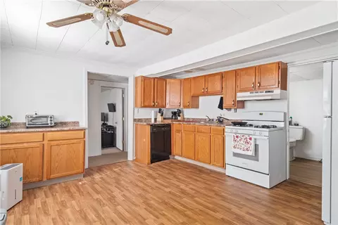 65 Pleasant St, Westerly, RI 02891 photo 8