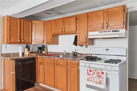 65 Pleasant St, Westerly, RI 02891 photo 9