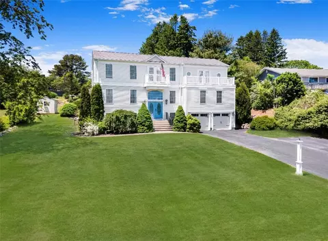 77 Crest Ave, South Kingstown, RI 02879
