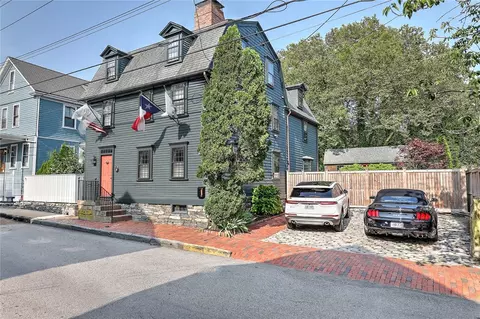41 Third St, Newport, RI 02840