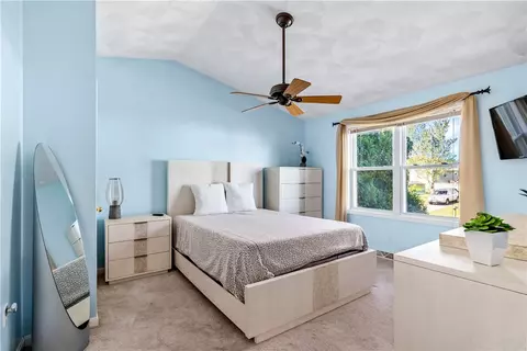 Bedroom - 110 Brook Spring Dr, Warwick, RI 02889 photo 4 of 6
