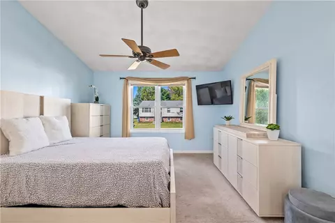 Bedroom - 110 Brook Spring Dr, Warwick, RI 02889 photo 5 of 6
