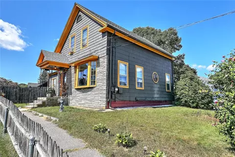 10 Highview Dr, West Warwick, RI 02893