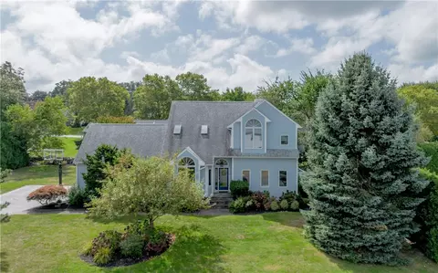 24 Dolly Dr, Bristol, RI 02809