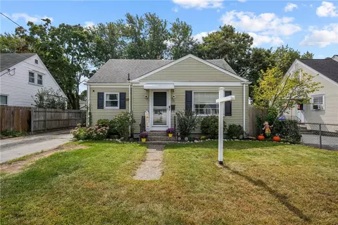 79 Flint St, Pawtucket, RI 02861