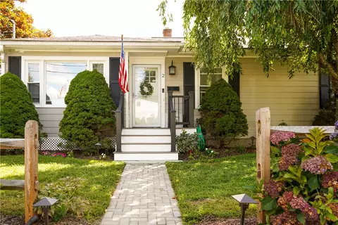 2 Lorraine Ave, Coventry, RI 02816