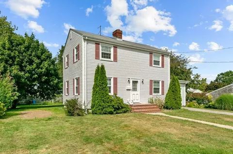 3 Donald Dr, Middletown, RI 02842