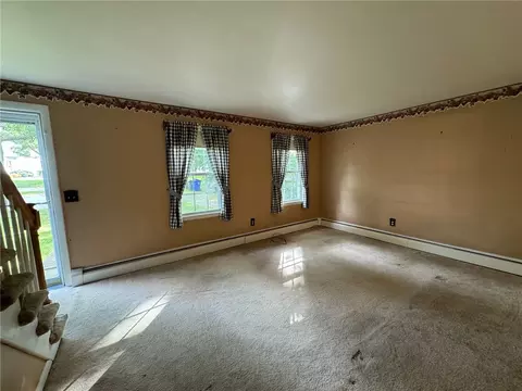 Living - 36 Colonial Rd, Bristol, RI 02809 photo 2 of 2