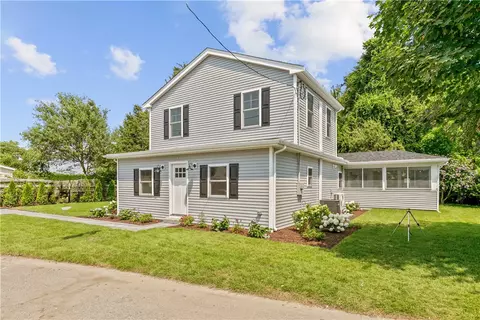 143 Cottage Ave, Portsmouth, RI 02871