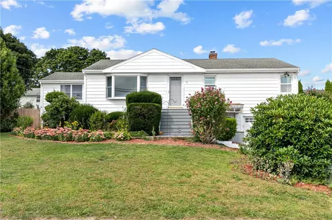 16 Norseman Dr, Portsmouth, RI 02871