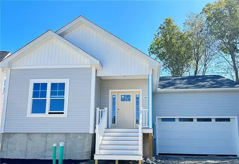 28 Taylor Pl, North Kingstown, RI 02852