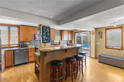 430 Beach Ave, Warwick, RI 02889 photo 14