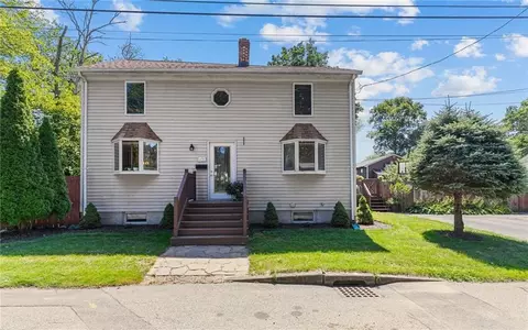 430 Beach Ave, Warwick, RI 02889 photo 3