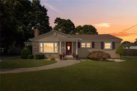 370 River Rd, Lincoln, RI 02865
