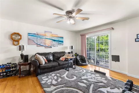 402 New River Rd #105, Manville, RI 02838