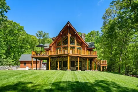 50 Mountain Laurel Ln, Scituate, RI 02857