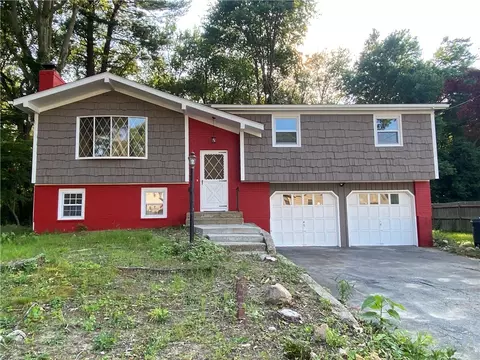 47 Quaker Dr, West Warwick, RI 02893