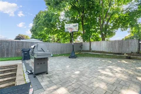 47 Harris St, Pawtucket, RI 02861 photo 4