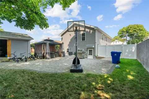 47 Harris St, Pawtucket, RI 02861 photo 2