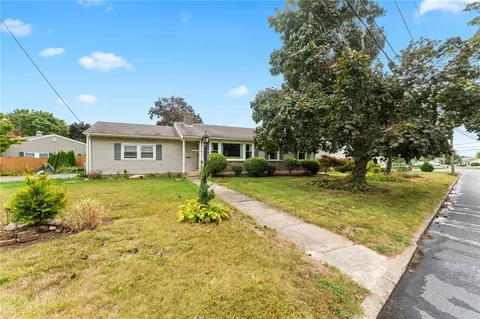 37 Meadowcrest Dr, Cumberland, RI 02864