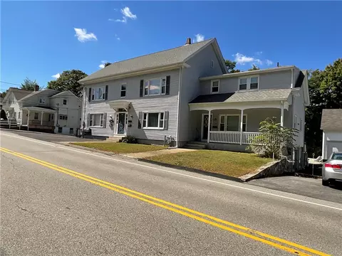 27 Pilgrim Ave, Coventry, RI 02816