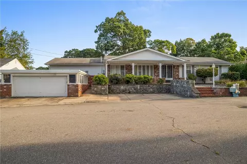 27 Contillo Dr, Johnston, RI 02919