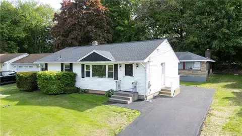 4 Ligian Ct, Johnston, RI 02919