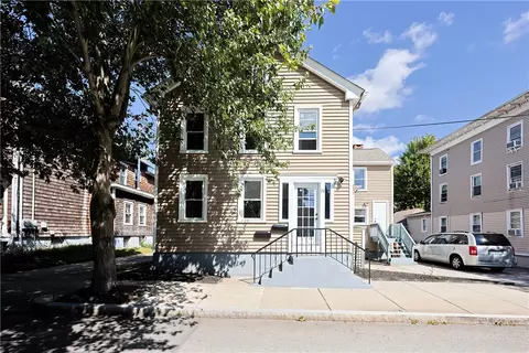 20 Wood St, Warren, RI 02885