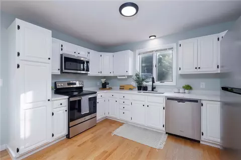 400 Commonwealth Ave #8, Warwick, RI 02886 photo 6