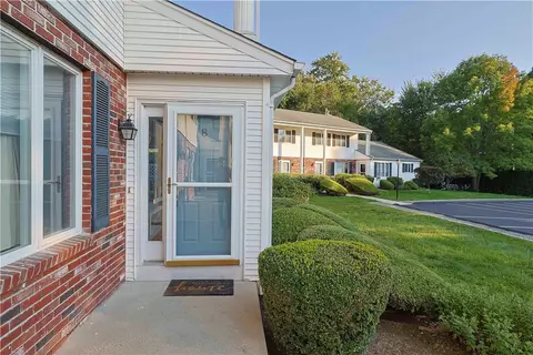400 Commonwealth Ave #8, Warwick, RI 02886 photo 2