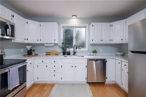 400 Commonwealth Ave #8, Warwick, RI 02886 photo 4
