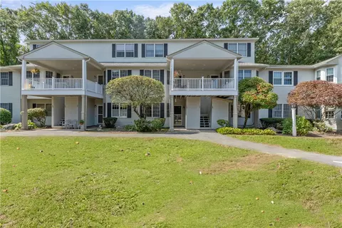 72 Trellis Dr, West Warwick, RI 02893