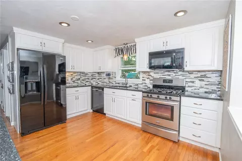39 Michael Dr, Warwick, RI 02889 photo 10