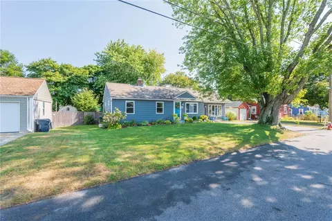 39 Michael Dr, Warwick, RI 02889 photo 4