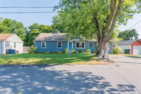 39 Michael Dr, Warwick, RI 02889 photo 2