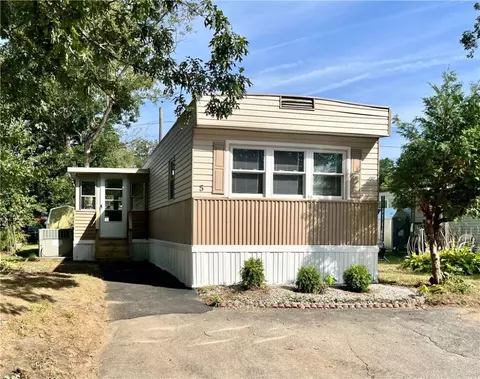 5 Lane 6 Ln, Coventry, RI 02816