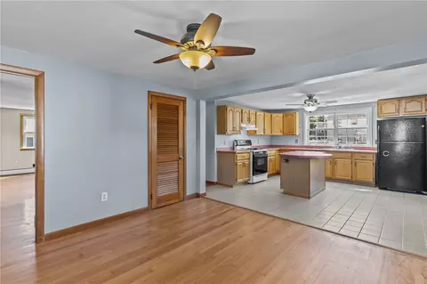 72 Natick Ave, Warwick, RI 02886 photo 9