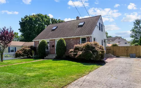72 Natick Ave, Warwick, RI 02886
